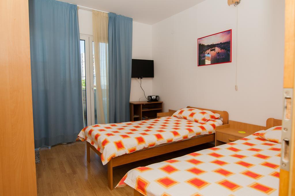 Nina Apartment Split